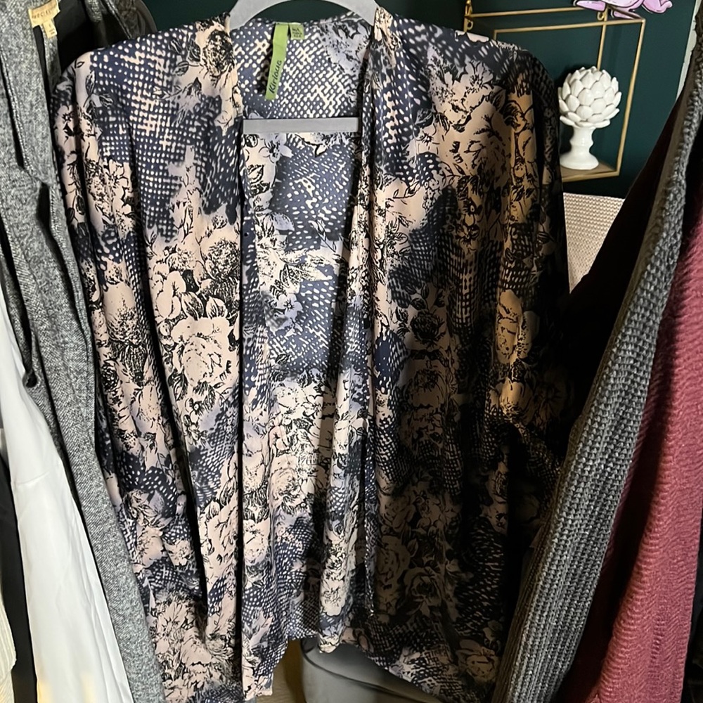Kirious raftan silk like. Gently used